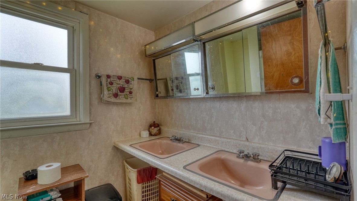 825 Friendship Drive New Concord OH 43762