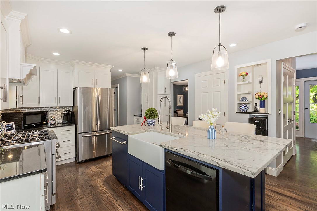 8290 Pine Creek Court Chagrin Falls OH 44023