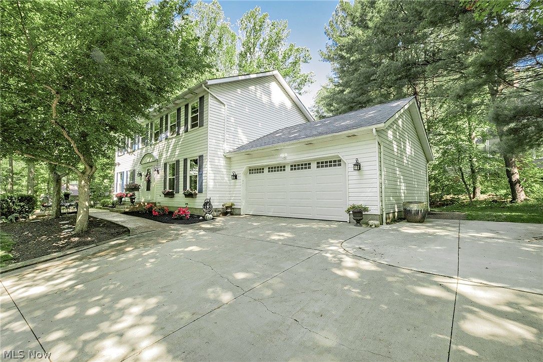 8290 Pine Creek Court Chagrin Falls OH 44023