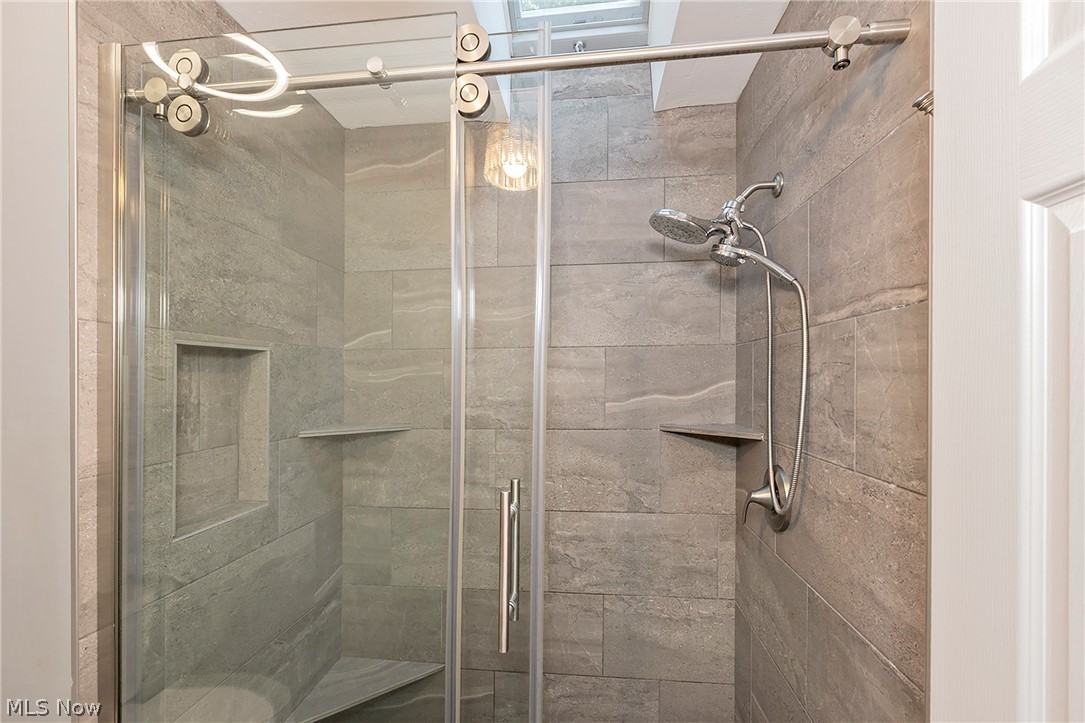8290 Pine Creek Court Chagrin Falls OH 44023