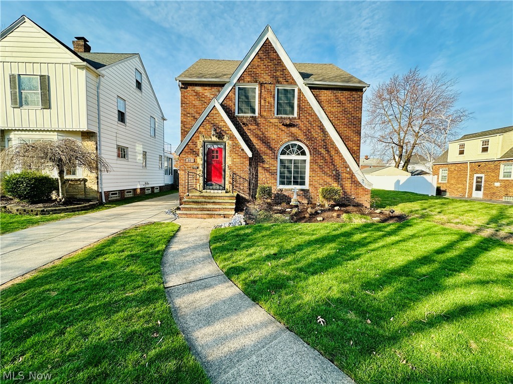 94 E 217th Street Euclid OH 44123