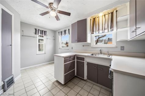 94 E 217th Street Euclid OH 44123