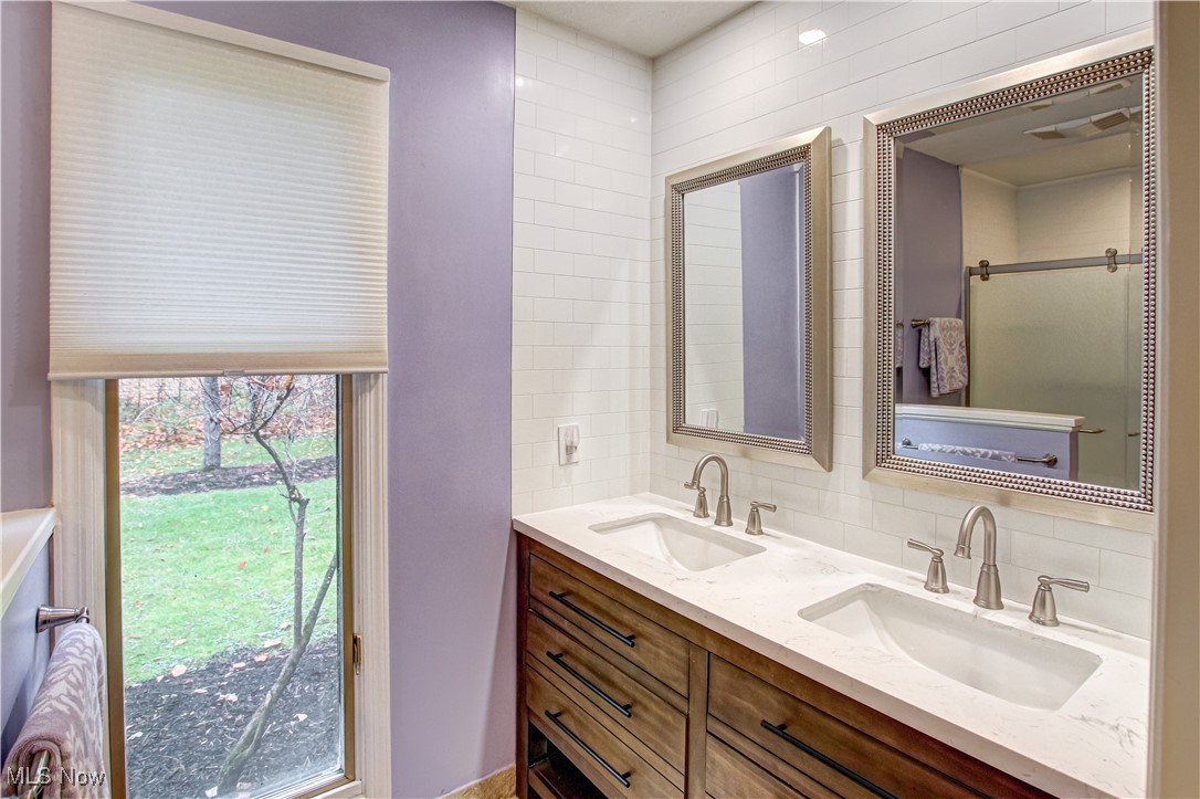 711 Cross Creek Oval Aurora OH 44202