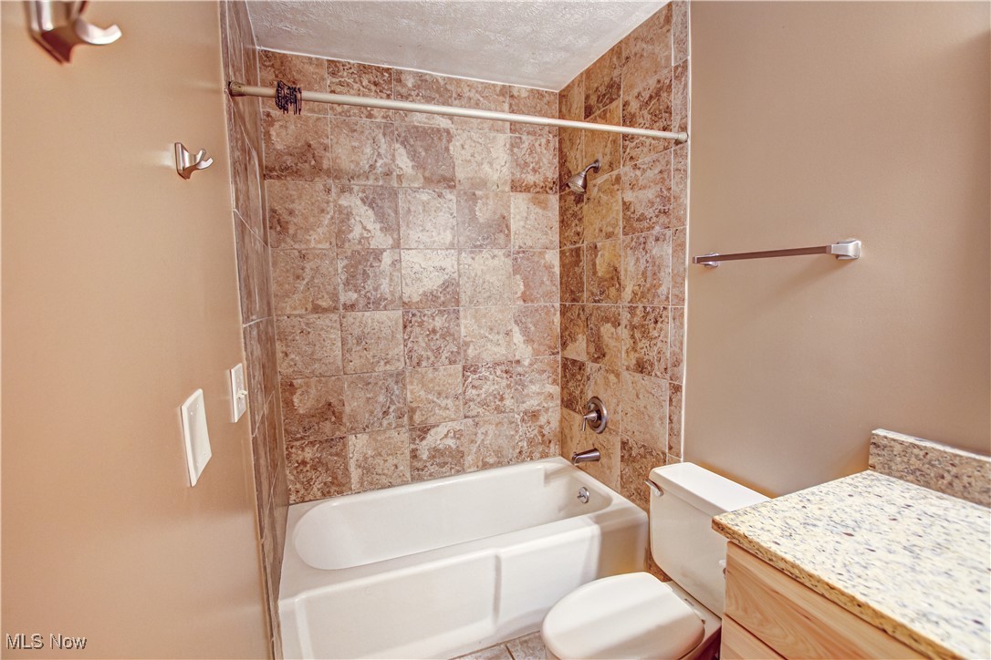 711 Cross Creek Oval Aurora OH 44202