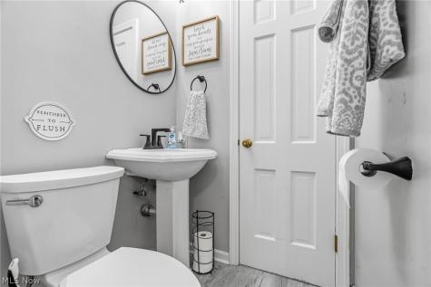 3189 Dunbarton Avenue NW Canton OH 44708