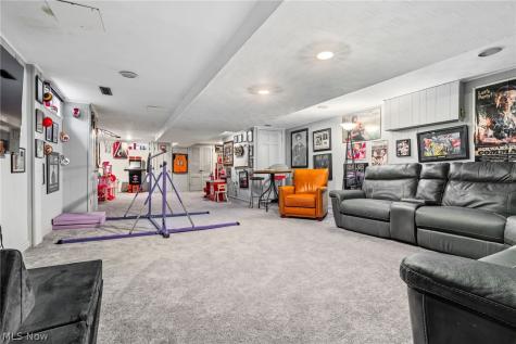3189 Dunbarton Avenue NW Canton OH 44708