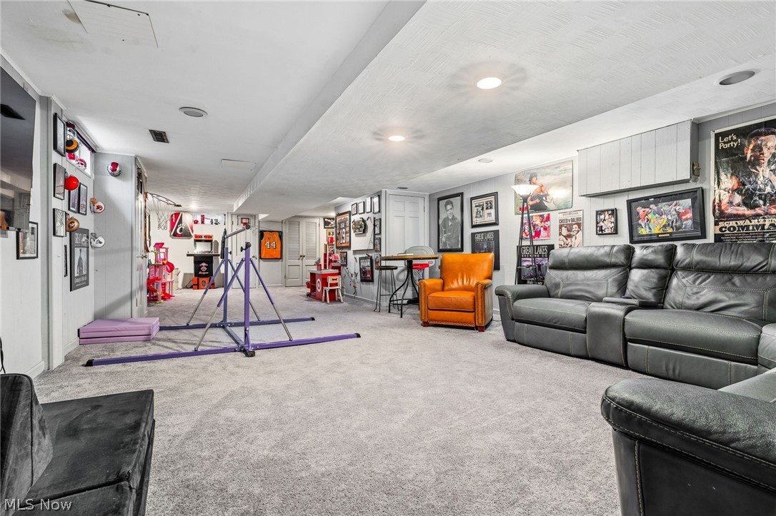 3189 Dunbarton Avenue NW Canton OH 44708