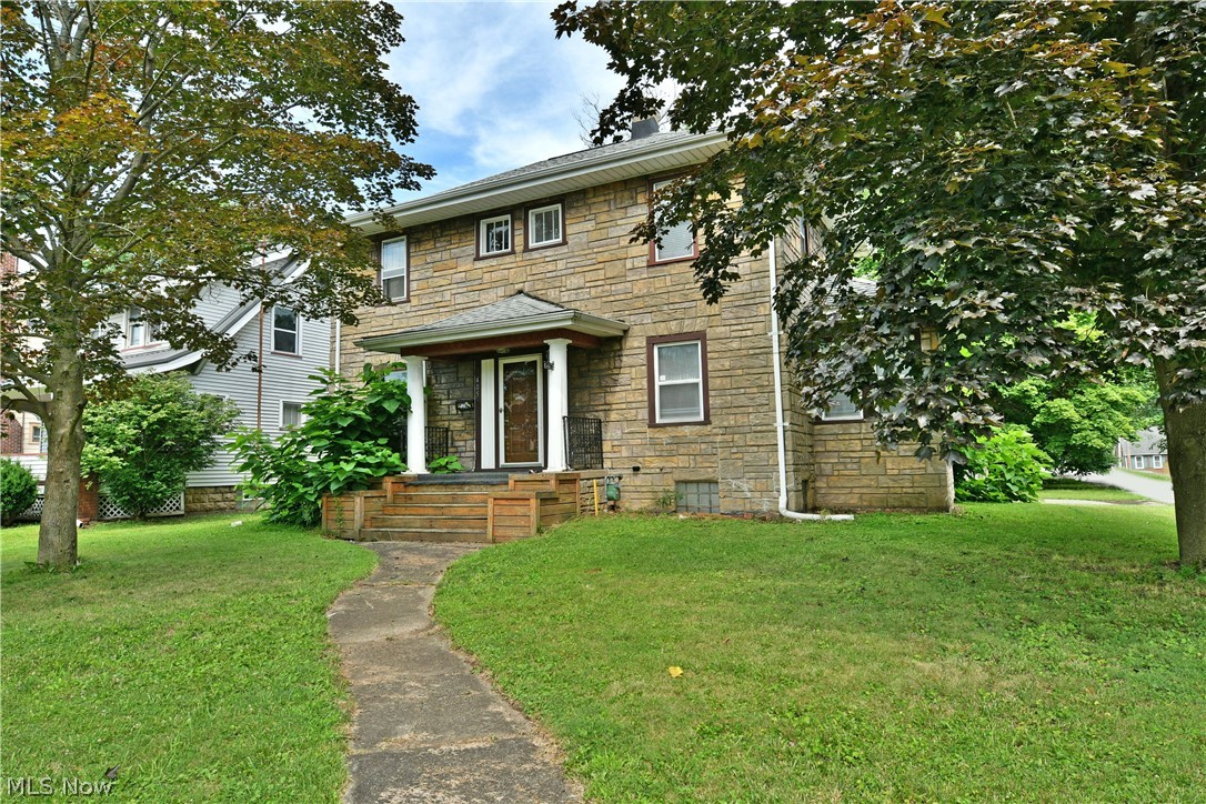 405 Oak Knoll Avenue SE Warren OH 44483