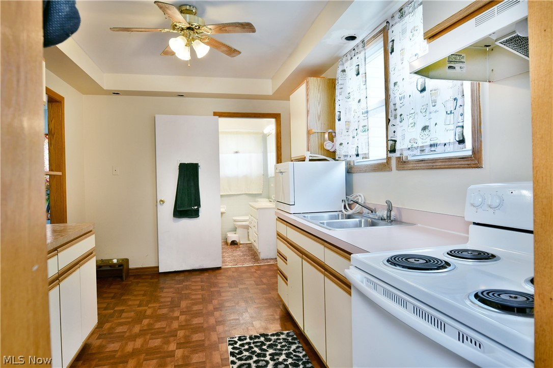 405 Oak Knoll Avenue SE Warren OH 44483