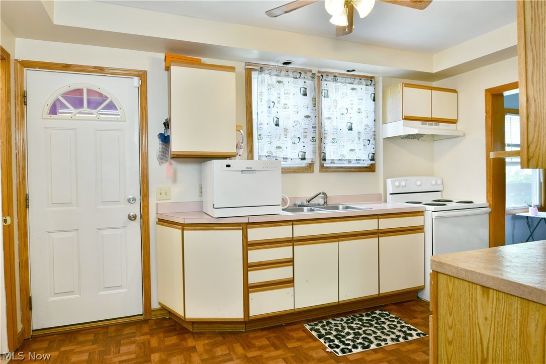 405 Oak Knoll Avenue SE Warren OH 44483