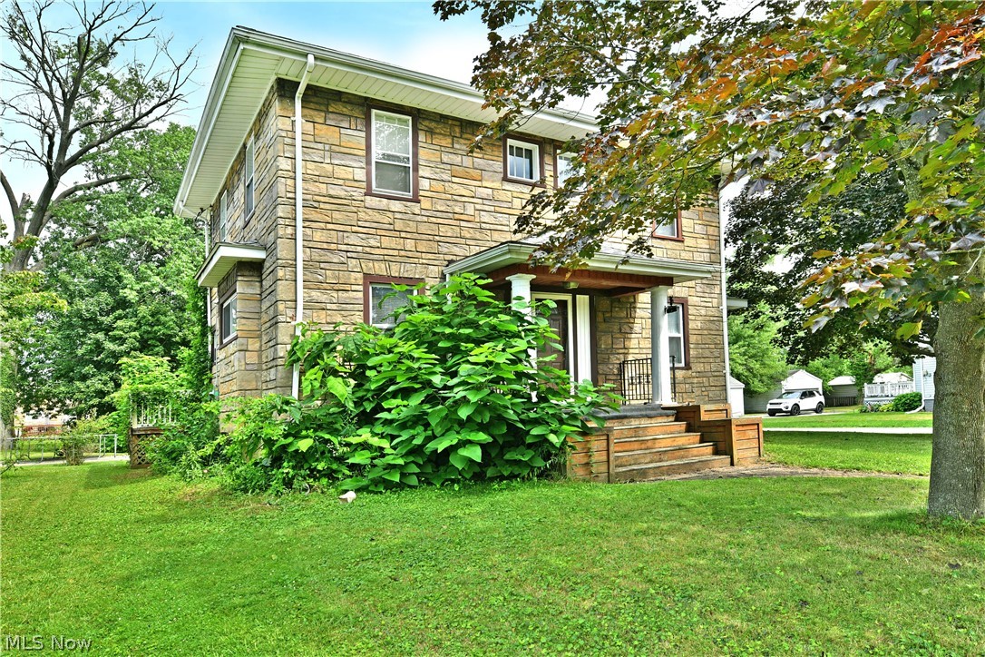 405 Oak Knoll Avenue SE Warren OH 44483