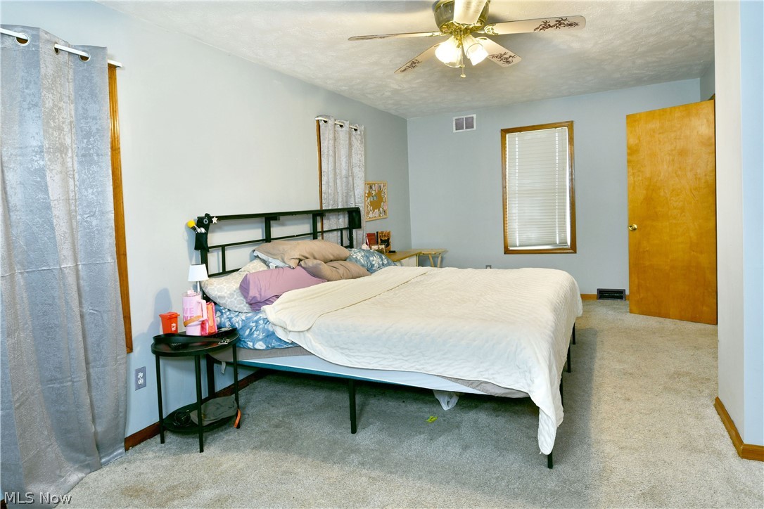 405 Oak Knoll Avenue SE Warren OH 44483