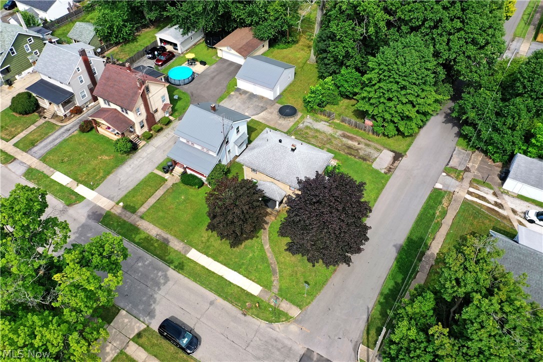 405 Oak Knoll Avenue SE Warren OH 44483