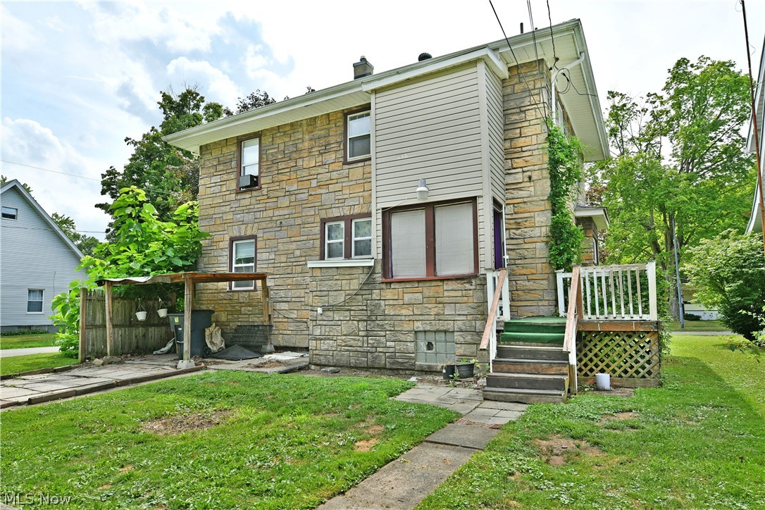405 Oak Knoll Avenue SE Warren OH 44483