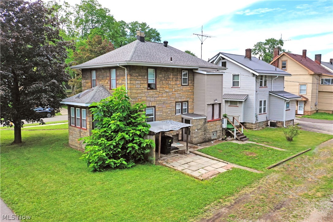 405 Oak Knoll Avenue SE Warren OH 44483