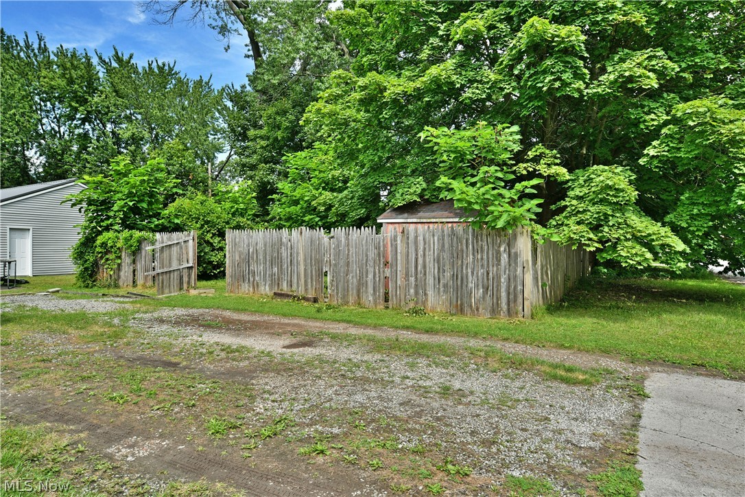 405 Oak Knoll Avenue SE Warren OH 44483
