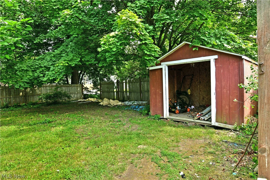 405 Oak Knoll Avenue SE Warren OH 44483