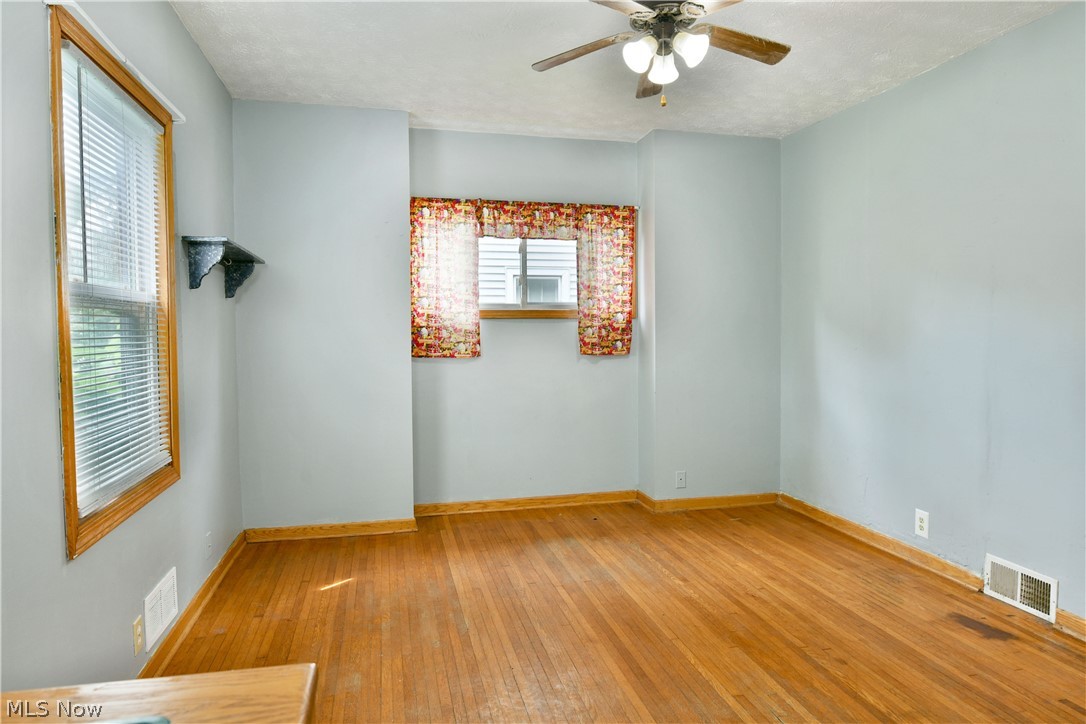 405 Oak Knoll Avenue SE Warren OH 44483