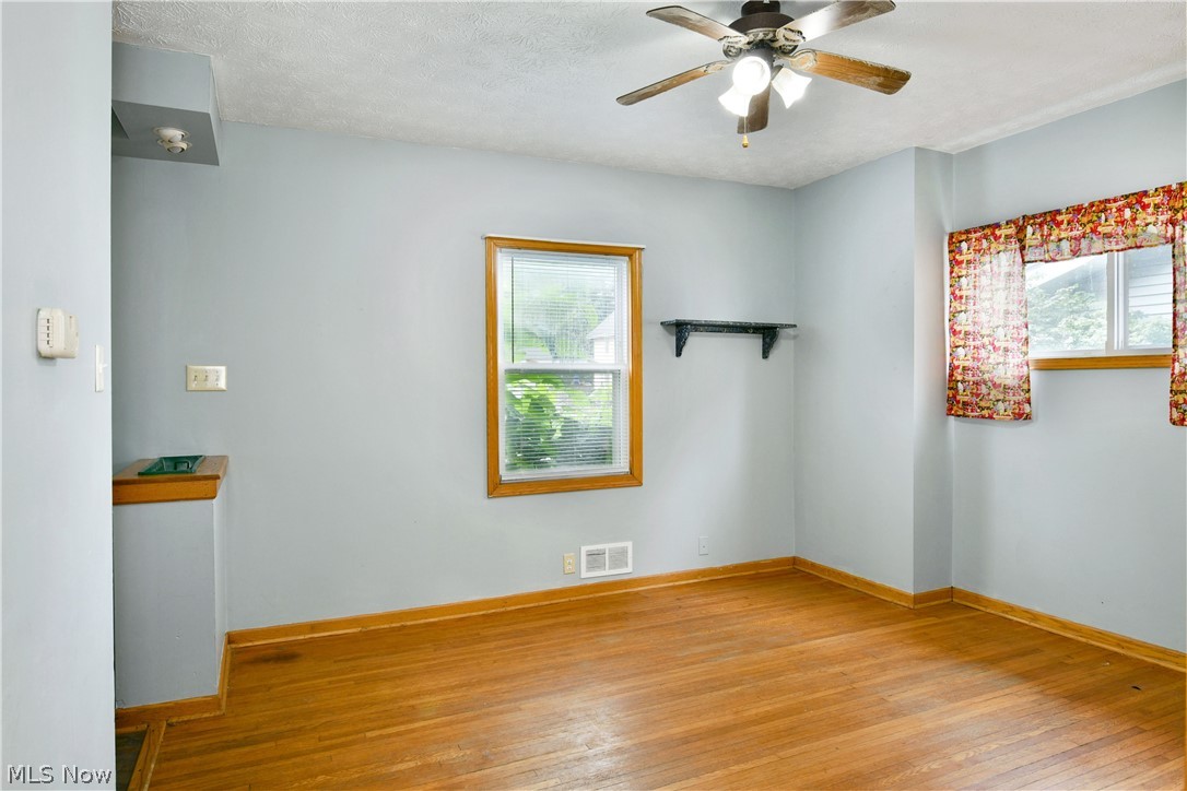 405 Oak Knoll Avenue SE Warren OH 44483
