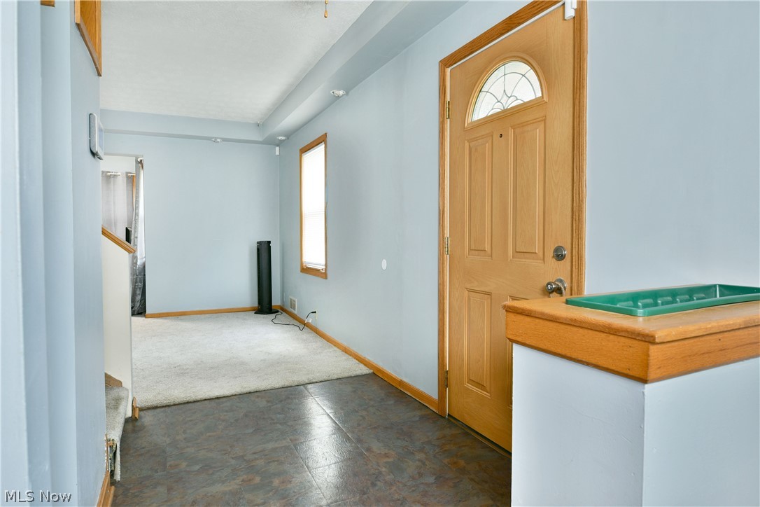405 Oak Knoll Avenue SE Warren OH 44483