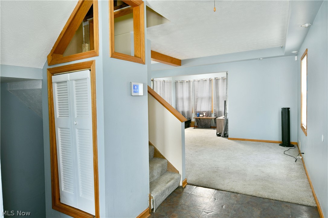 405 Oak Knoll Avenue SE Warren OH 44483