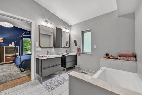 8365 Whitewood Road Brecksville OH 44141