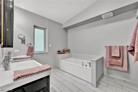8365 Whitewood Road Brecksville OH 44141