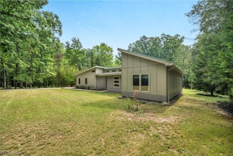 8365 Whitewood Road Brecksville OH 44141