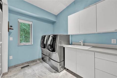 8365 Whitewood Road Brecksville OH 44141