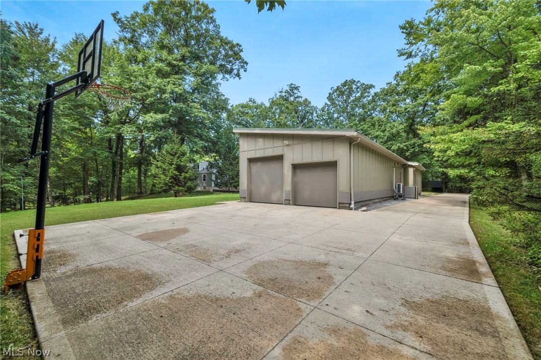8365 Whitewood Road Brecksville OH 44141