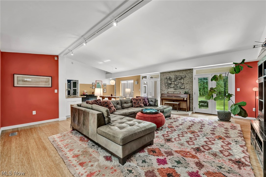 8365 Whitewood Road Brecksville OH 44141