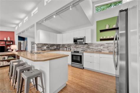 8365 Whitewood Road Brecksville OH 44141