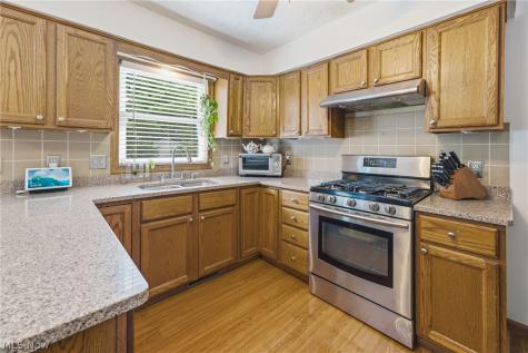 11041 Newbury Avenue NW Uniontown OH 44685