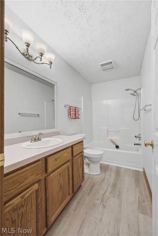 11041 Newbury Avenue NW Uniontown OH 44685