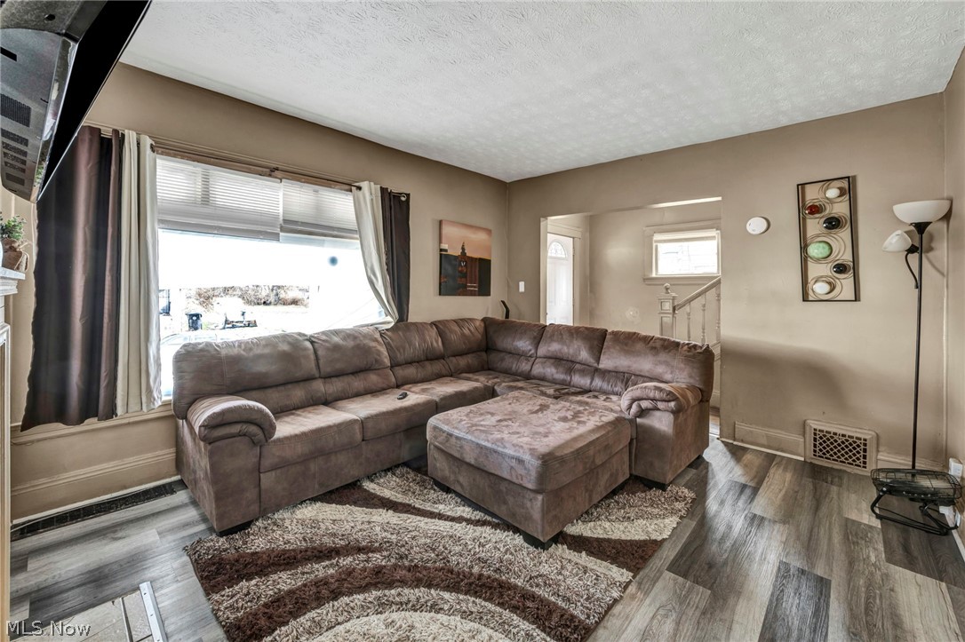 7914 Dorver Avenue Cleveland OH 44105