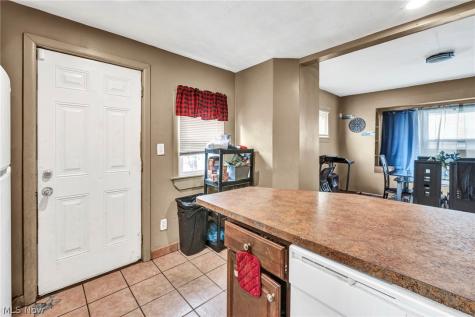 7914 Dorver Avenue Cleveland OH 44105