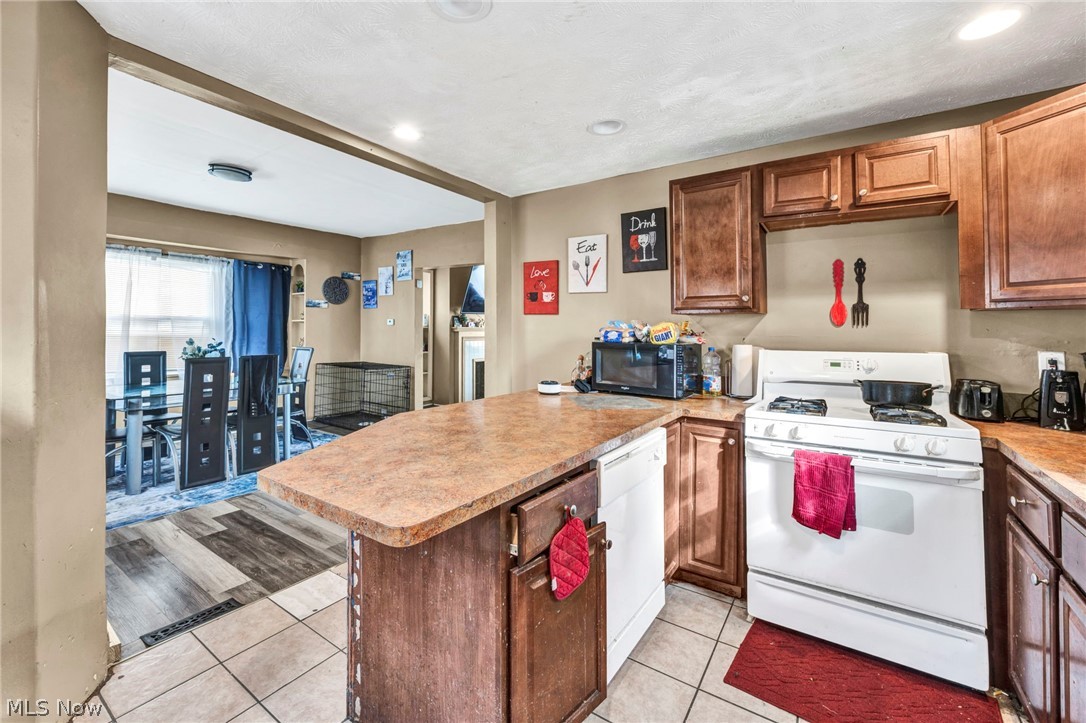 7914 Dorver Avenue Cleveland OH 44105