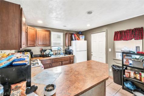 7914 Dorver Avenue Cleveland OH 44105