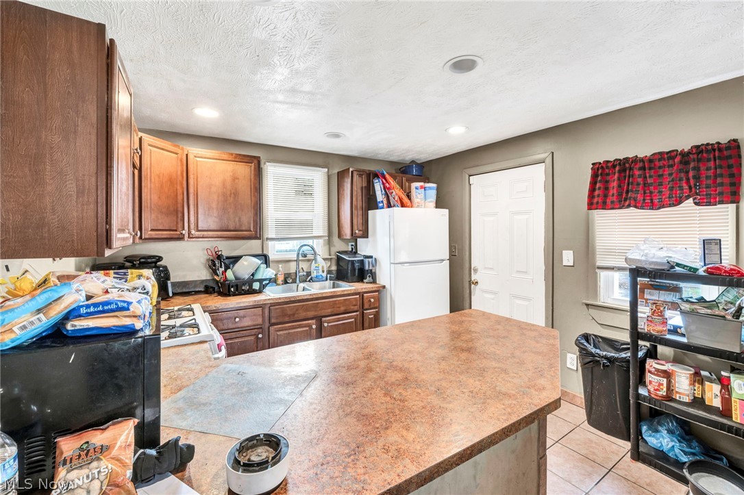 7914 Dorver Avenue Cleveland OH 44105
