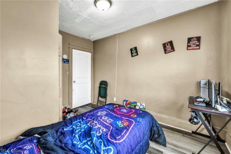 7914 Dorver Avenue Cleveland OH 44105