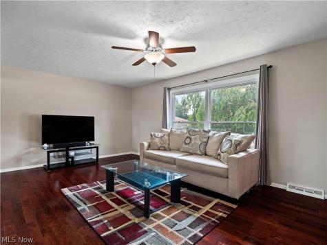 3496 Hetzel Drive Parma OH 44134
