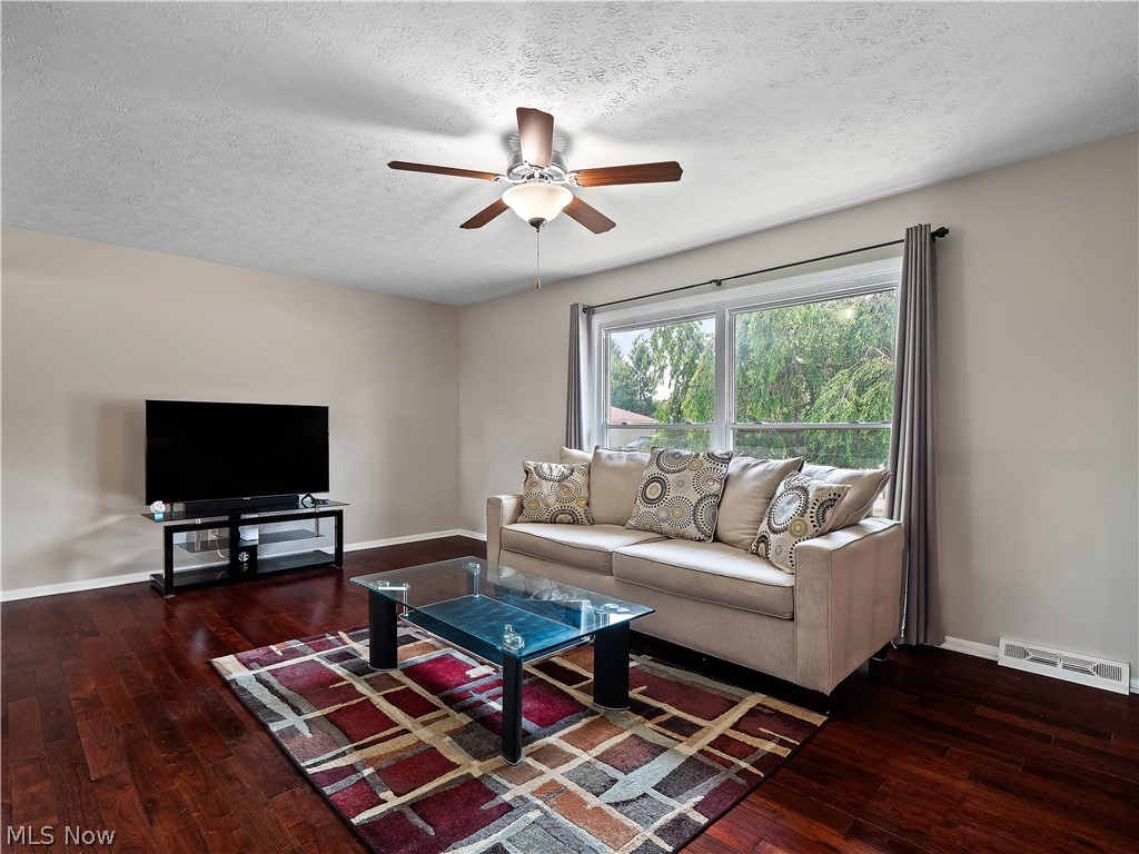 3496 Hetzel Drive Parma OH 44134