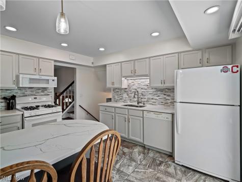 3496 Hetzel Drive Parma OH 44134