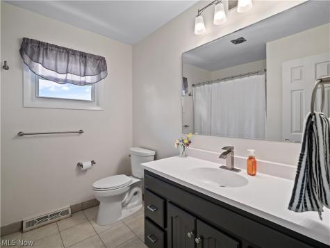 3496 Hetzel Drive Parma OH 44134