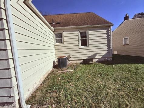 328 S Bon Air Avenue Youngstown OH 44509