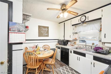 942 Bellflower Avenue SW Canton OH 44710