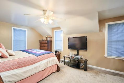 942 Bellflower Avenue SW Canton OH 44710