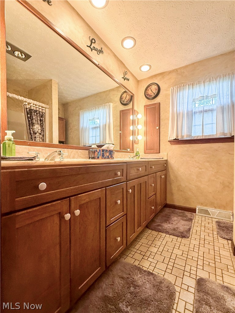 3225 Caprice Drive SW Warren OH 44481