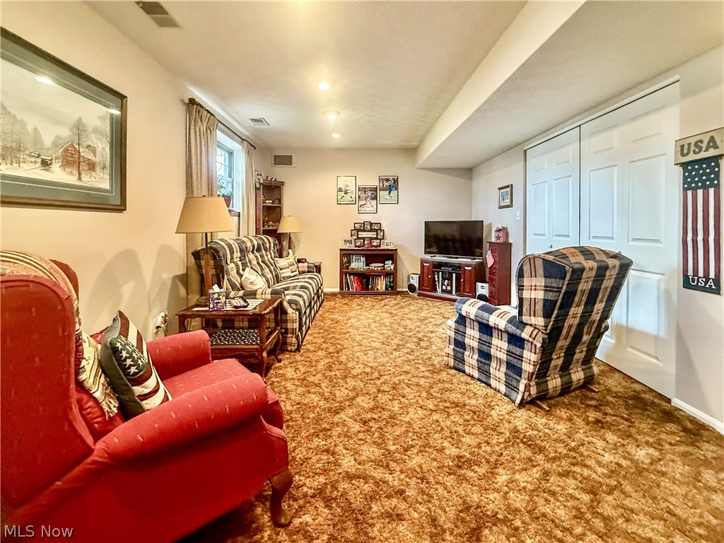 3225 Caprice Drive SW Warren OH 44481