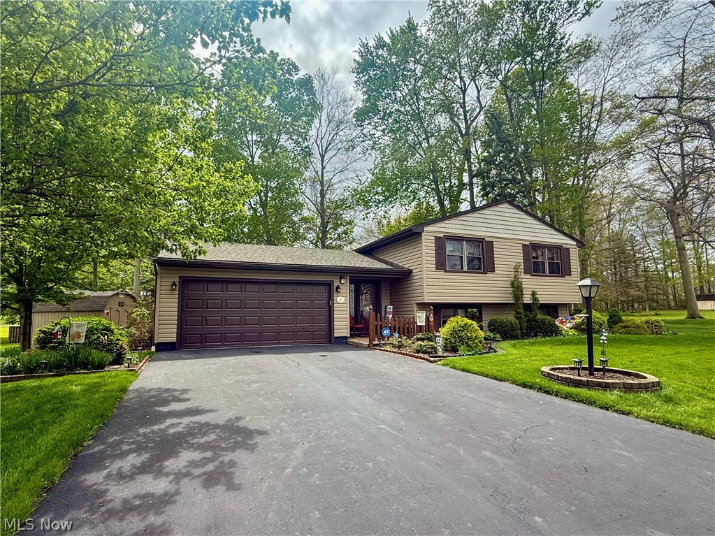 3225 Caprice Drive SW Warren OH 44481